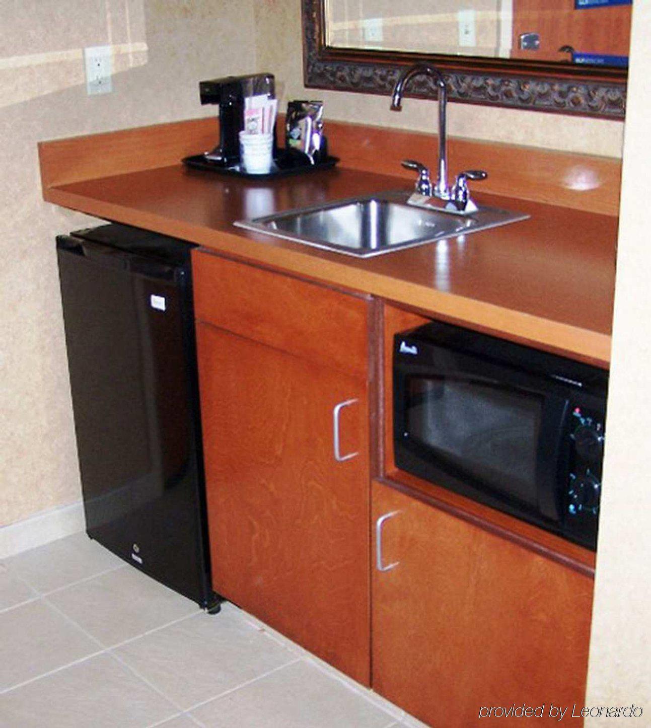 Hampton Inn & Suites יובה סיטי חדר תמונה